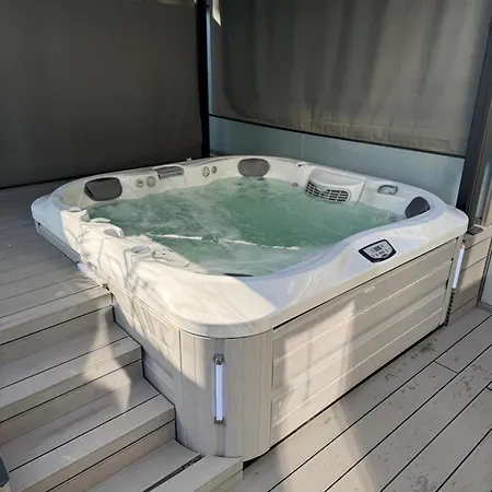 Arena Deluxe &